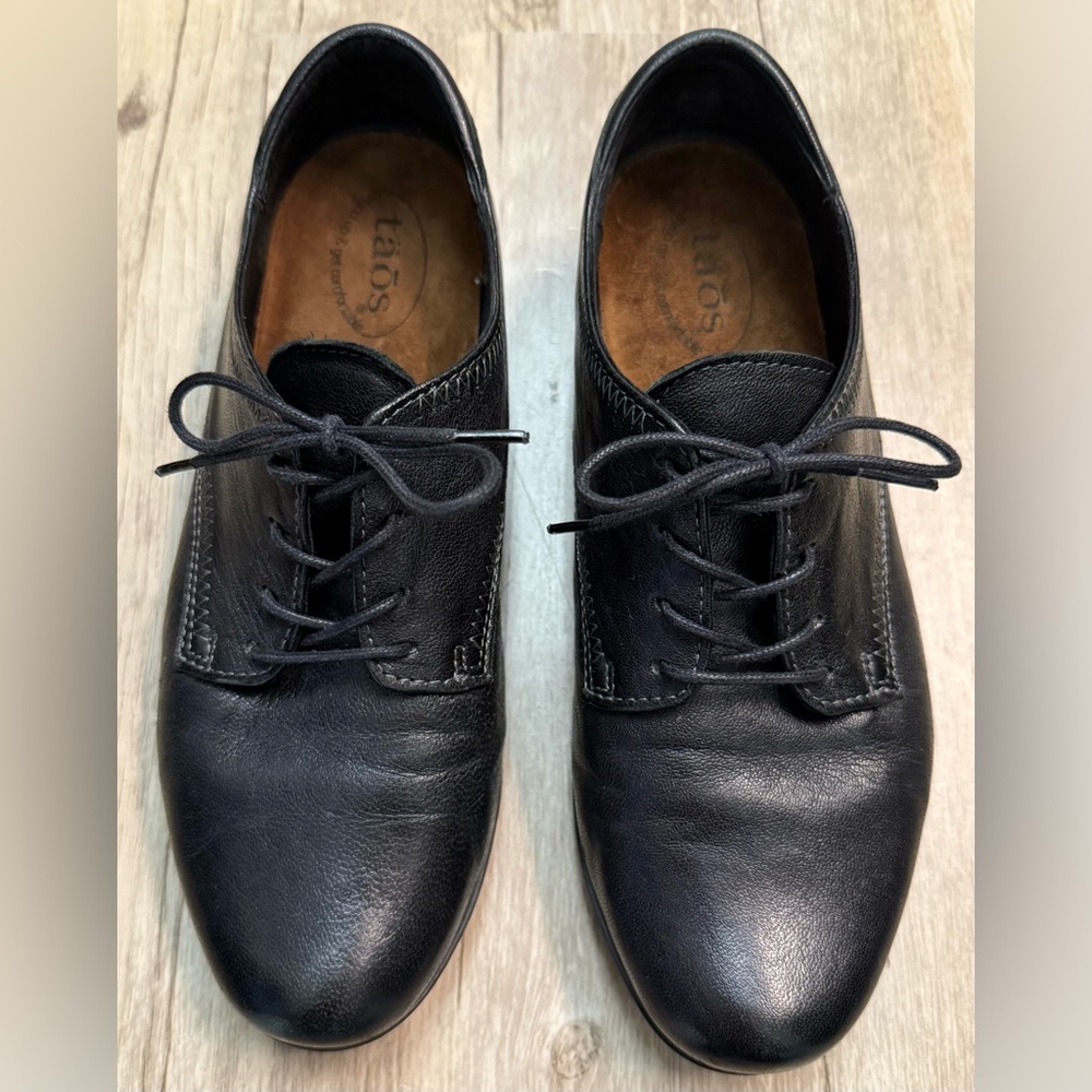 Taos Footwear Women’s “Ideal” Black Oxfords